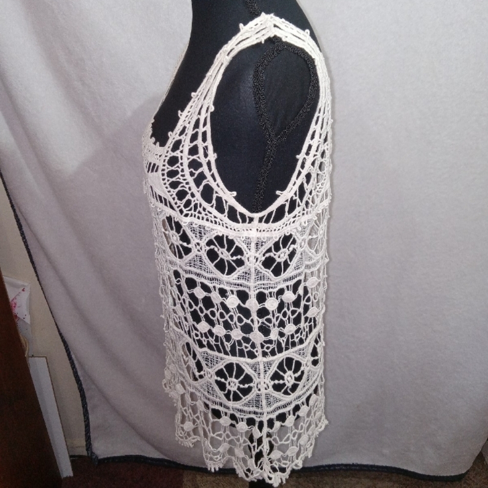Maurices Cream Crochet Lace Top Size M - Picture 10 of 12
